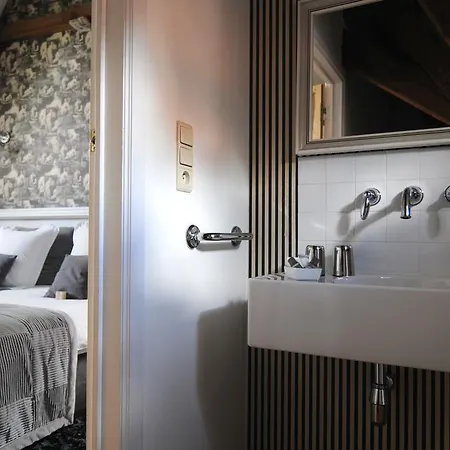 Number 11 Exclusive 4* Brygge